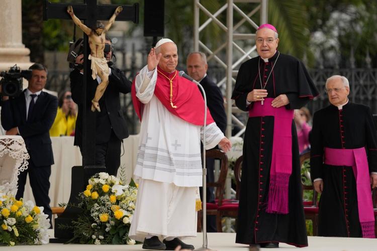 Pope prays for end to 'fratricidal hatred' as he celebrates anniversary with visit to Pompeii