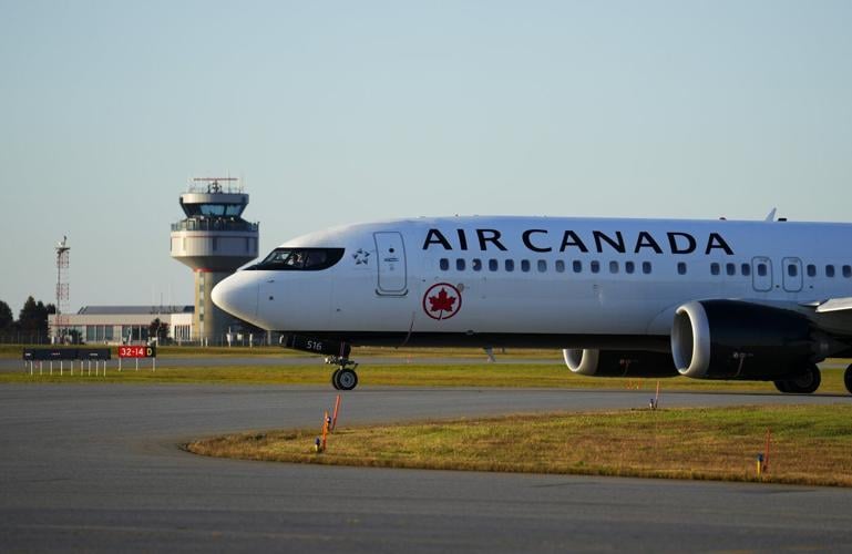 Travellers could see delays after bomb threats at ��ɫtv airports: Nav Canada