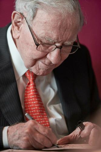 Some Warren Buffett wisdom on his last day leading Berkshire Hathaway