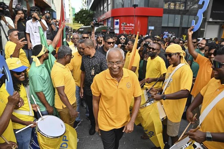 Maldivians vote in a runoff presidential election that will decide whether India or China holds sway