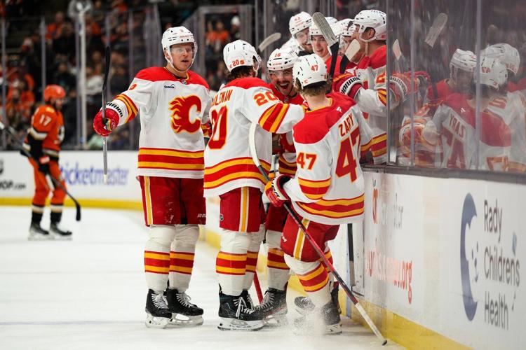 Strome scores against former team, Ducks' late-season skid extends to 5 games with 5-3 loss to Flames