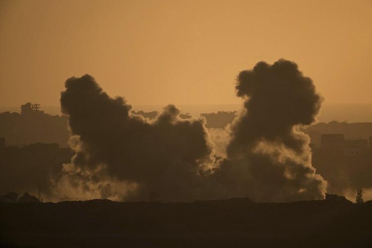 40 Palestinians killed in Gaza as Netanyahu and Trump meet over a ceasefire