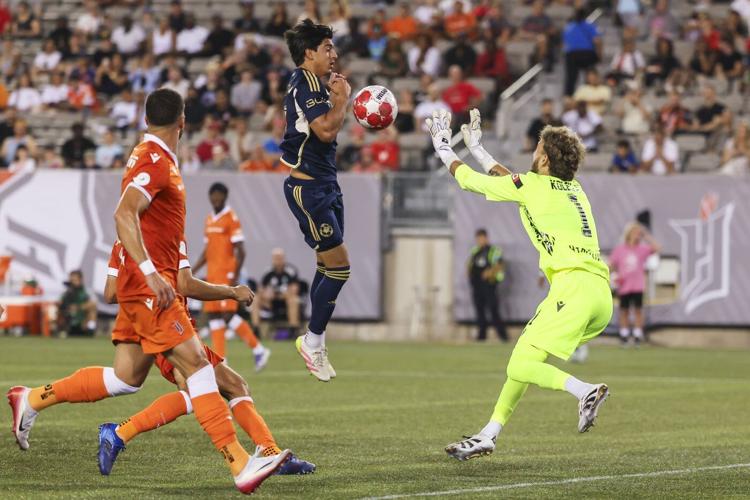 Whitecaps, Forge open ɫtv Championship semifinals with 2-2 draw