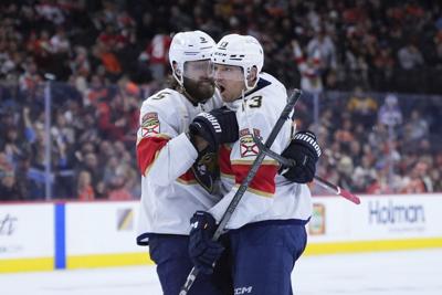 Reinhart's late goal lifts Panthers past Flyers 7-5