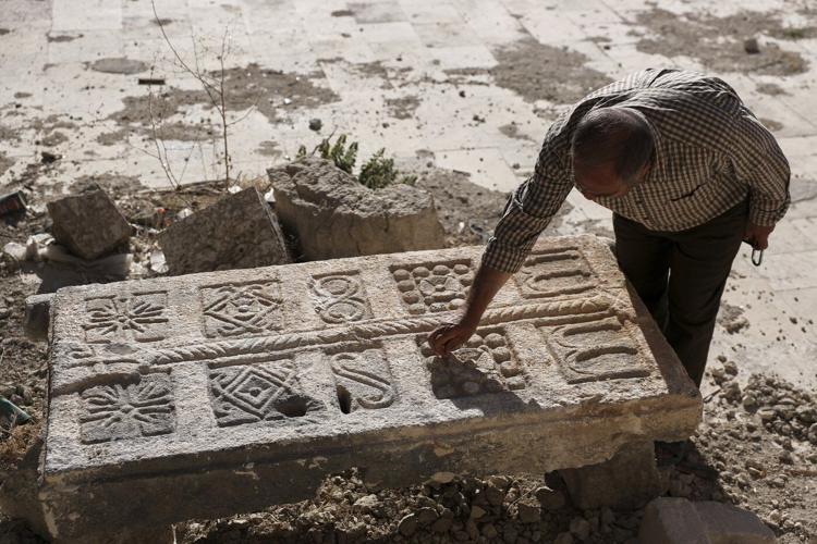 Contractor in Syria uncovers a surprise beneath the rubble: an ancient tomb complex