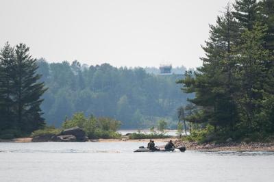 Rivière des Outaouais: début du retrait de l'hélicoptère abîmé le 20 juin dernier