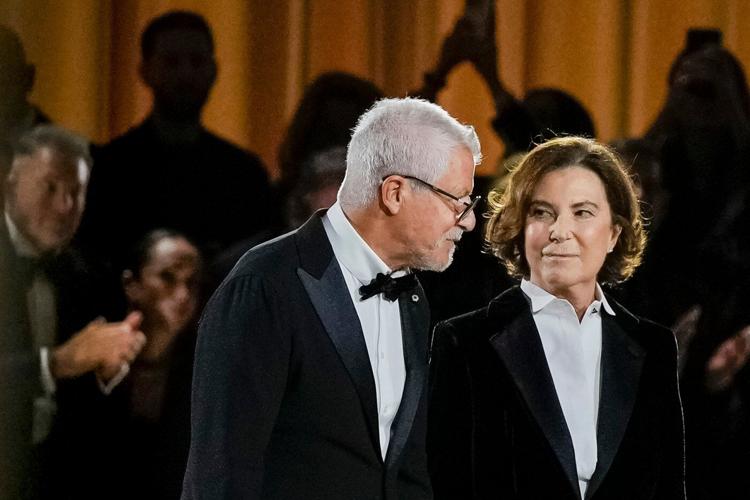 Armani's last collection shown in solemn runway show with Richard Gere, Lauren Hutton in 1st row