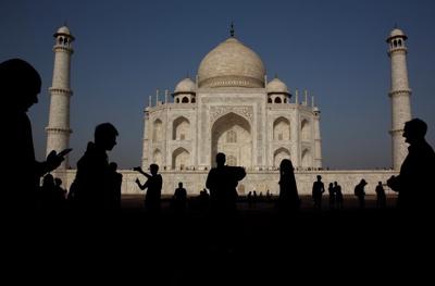 ɫֱs can 'pack their suitcases' as India reopens online travel visa processing