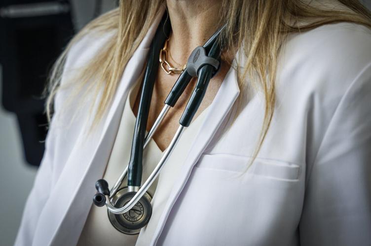 Quebec obstetricians and gynecologists association head to court over pay gap