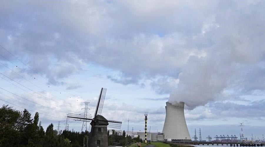 Leaders of over 30 countries meet in a Brussels summit to promote nuclear energy