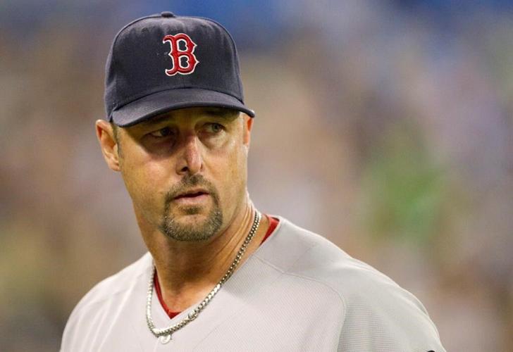 Tim Wakefield, who revived his career and Red Sox trophy case with knuckleball, has died at 57