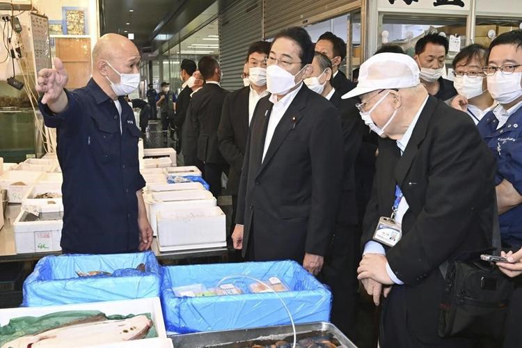 U.S. envoy visits Fukushima to eat fish, criticize China's seafood ban over wastewater release