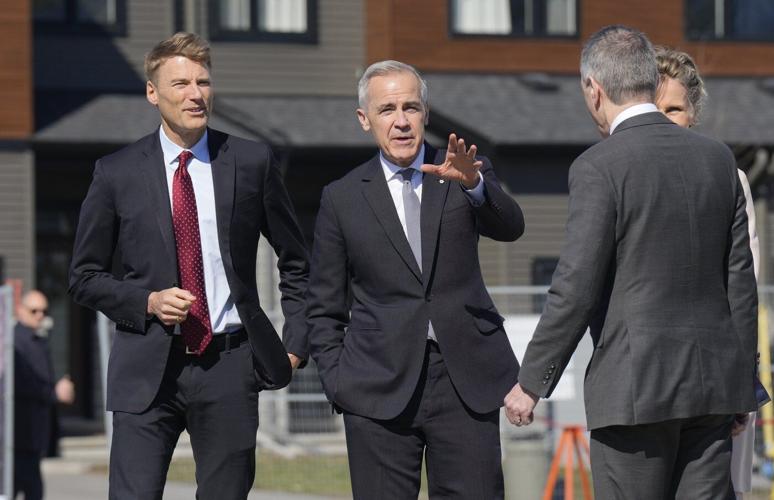 Housing minister says Liberal ridings aren't favoured for funding after Gladu comment