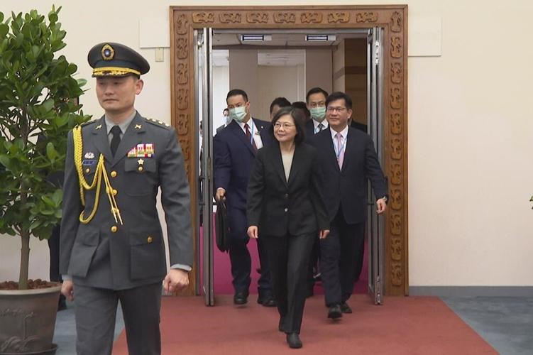 China threatens retaliation if Tsai and McCarthy meet