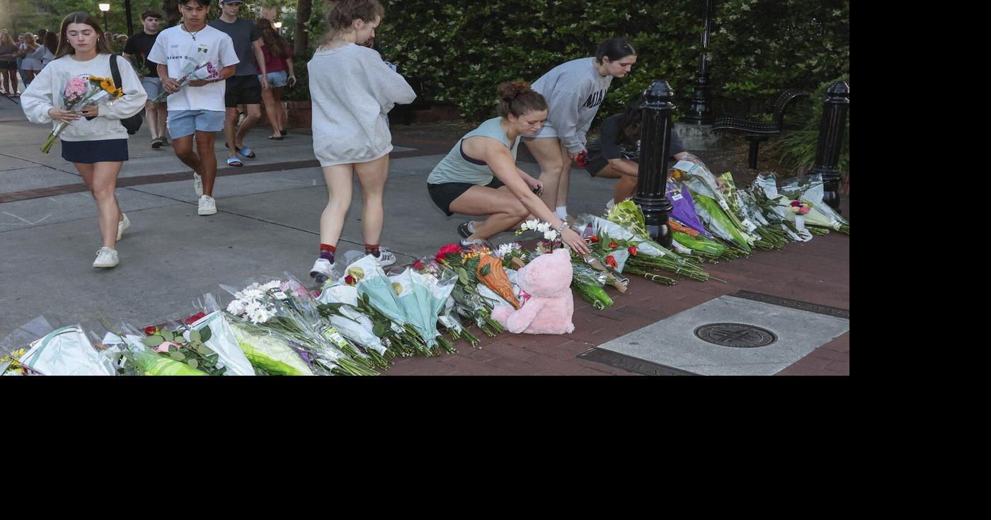 Students at Florida State gather at memorials, prepare to retrieve belongings after deadly shooting