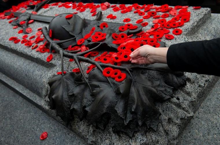 ɫֱs honour country's war dead at sombre Remembrance Day ceremonies