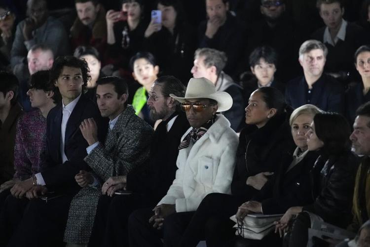 Dior puts on a daytime fashion ballet under the Parisian stars