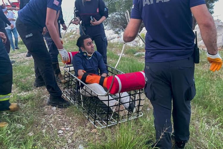 More than 40 people still stranded the day after a deadly cable car accident in Turkey