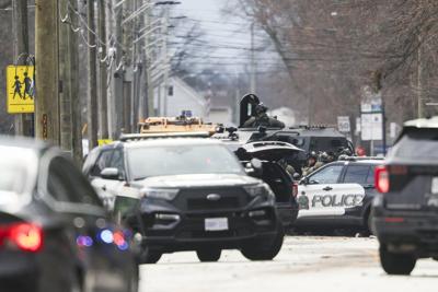 Police in Welland, Ont., continue negotiations with man suspected of shooting officer