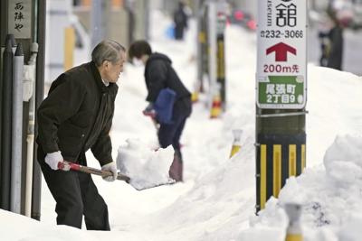 Heavy snow in Japan leaves 17 dead, dozens injured