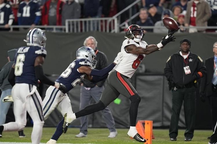 Prescott outshines Brady, Cowboys dominate Buccaneers 31-14