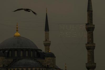 A Turkish artisan has kept the Istanbul skyline lit during Ramadan for decades. He may be the last