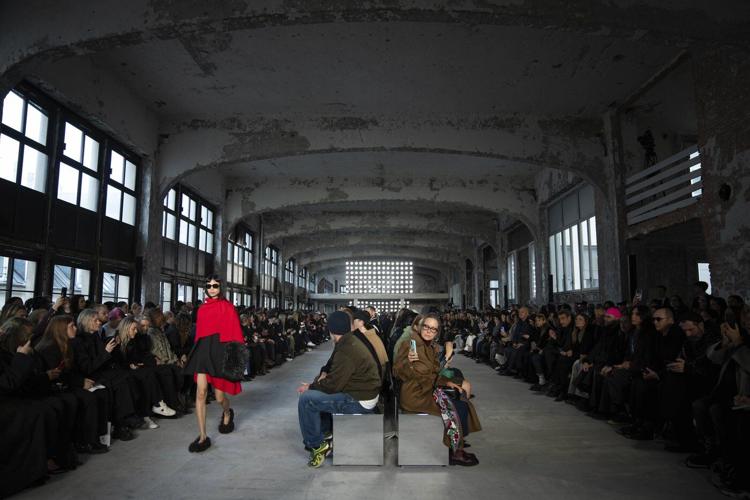 At Sacai, a masterclass in wrapping and reinvention on the Paris runway