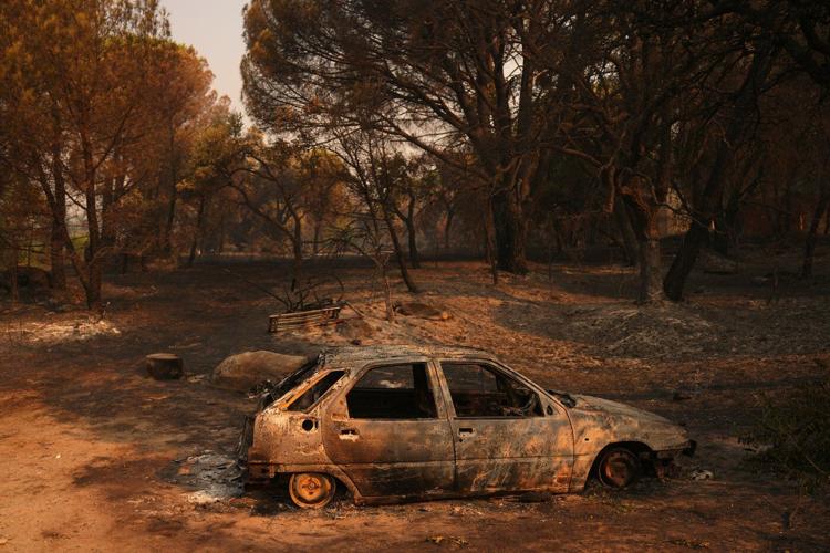 A heat wave threatens to reignite France’s mega-fire near Bordeaux