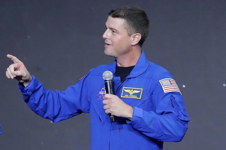 1st moon crew in 50 years includes woman, Black astronaut