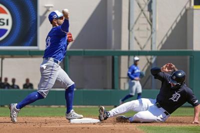 Giménez drives in four, Berríos solid as Blue Jays beat Phillies 11-7