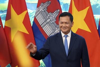 Cambodia's leader holds talks in neighboring Vietnam on first visit since becoming prime minister