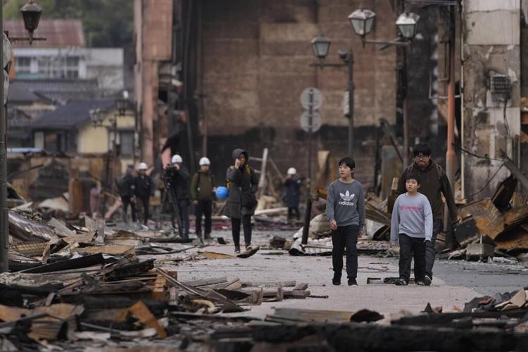 Western Japan earthquakes have claimed 100 lives; rain and snow imperil already shaky ground