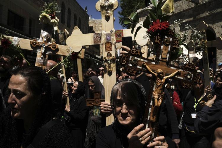 PHOTO COLLECTION: Good Friday Around the World