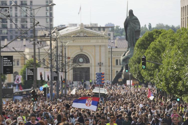 Thousands rally in Serbia's capital demanding snap elections after months of protests