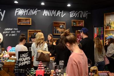 Le détaillant de cosmétiques Lush réduit son personnel au Canada