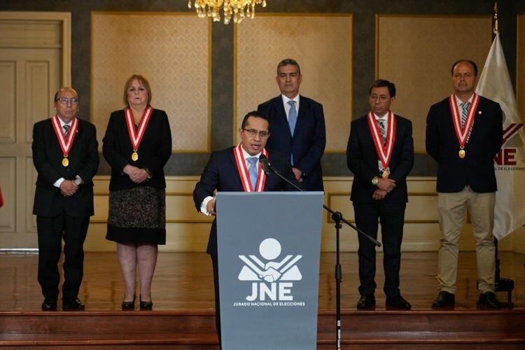 A political dynasty heiress and a former trade minister advance to Peru’s presidential runoff