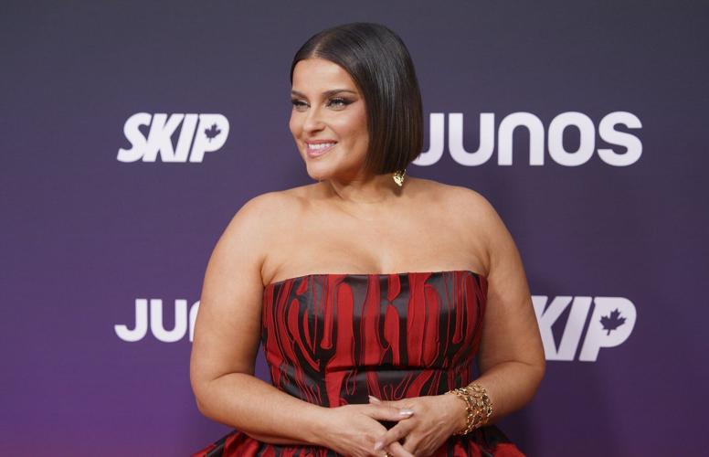 Drake pays tribute to Nelly Furtado at Junos, making first appearance since 2011