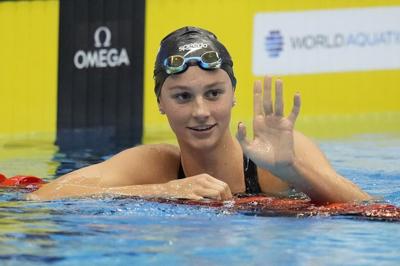 Summer McIntosh wins 100-metre butterfly at ��ɫtv Swimming Open
