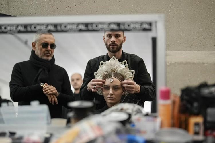Elie Saab's spring couture in Paris dreams of Thai escape