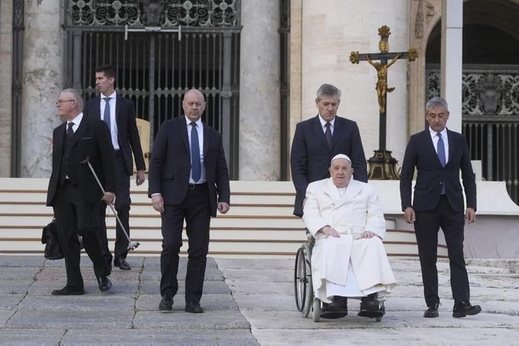 Pope appears unable to climb a few steps as respiratory and mobility problems take their toll