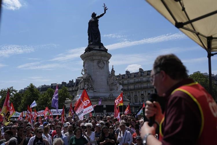France's newly elected lawmakers begin choosing a speaker amid political turmoil