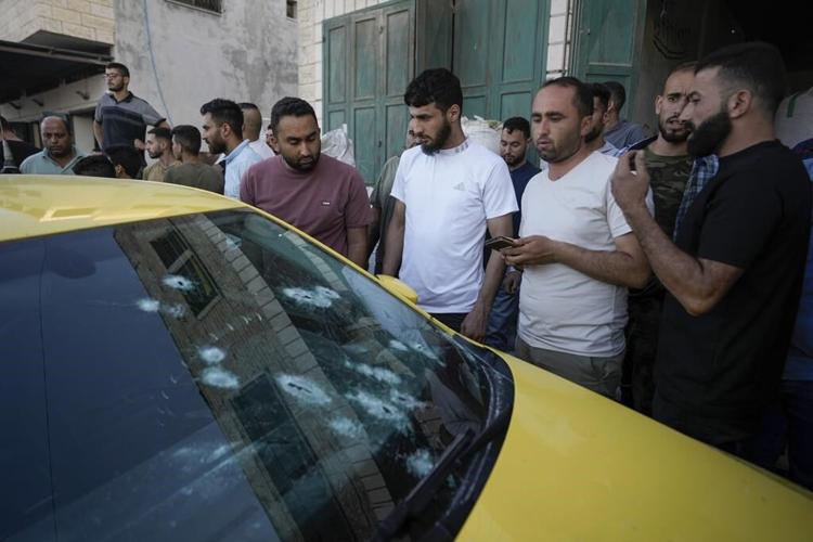 Palestinians fatally shoot 4 Israelis before being killed, spurring revenge attacks in West Bank