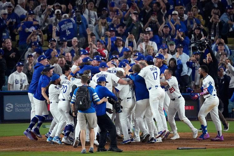 Freeman's homer in 18th inning lifts Dodgers over Blue Jays 6-5 in World Series classic