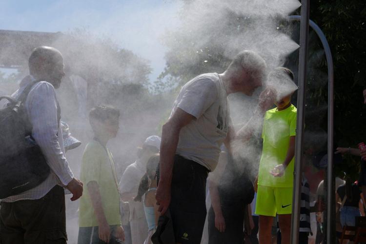 Heat wave raises temperatures at the French Open, in photos
