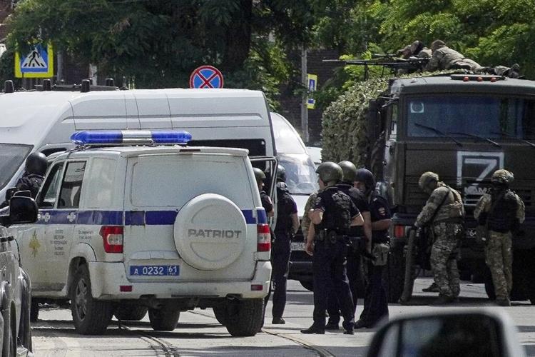 Russian forces storm a detention facility to rescue staff taken hostage, killing hostage takers