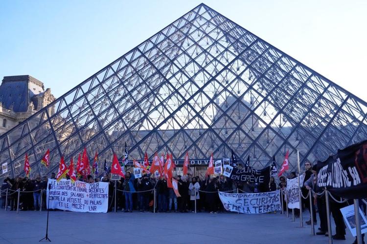 Louvre workers vote to extend a strike at the world's most visited museum