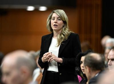 Mélanie Joly demande aux Canadiens qui se trouvent au Soudan de se mettre à l'abri