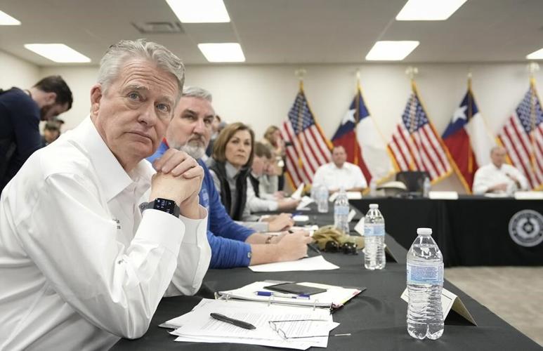 GOP governors back at Texas border to keep pressure on Biden over migrant crossings