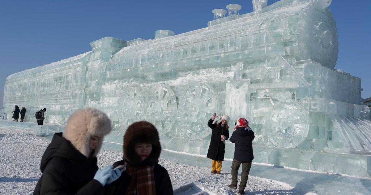 Harbin ice festival draws sculptors and spectators to northern China, in photos | World News Harbin ice festival draws sculptors and spectators to northern China, in photos | World News