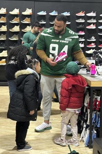 Jets' Solomon Thomas is driven by the memory of his sister and an ever-present call to help people